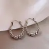Brincos Torcidos de Zircônia Estilo Minimalista Agulha de Prata Brincos de Personalidade Moda Retrô Europeia e Americana Brincos Simples Versáteis de Nicho para Mulheres