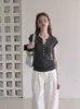 Camiseta henley de manga curta, fina, semitransparente, cor cinza escuro, com botões e decote V para mulheres, malha slim fit que valoriza a silhueta