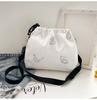 Saco Feminino 2023 Verão Novo Luminoso Borboleta Crossbody Bag Simples All-match Corrente Underarm Shoulder Bag Shopping Bag