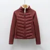 Chaqueta de plumón Pinghu Chixin Nuevo estándar nacional 90% plumón Ligera Cuello alto para mujer Yoga Patchwork Color sólido Corte ajustado Versátil Estilo deportivo