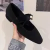 Zapatos de tacón alto Mary Jane de lana gris gruesos súper bonitos para mujer 2026 nuevo estilo invierno zapatos peludos de boca poco profunda zapatos de algodón