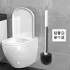 Cepillo para inodoro con cabeza redonda y mango largo, diseñado para limpiar áreas de difícil acceso en el baño, incluyendo esquinas y alrededor del inodoro. Adecuado para uso doméstico