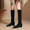 Novas botas de outono e inverno acima do joelho com fivela, salto grosso de 5cm, emagrecedoras e versáteis, com aumento interno de altura, meias de bota elásticas de ajuste justo
