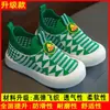 Novos Sapatos Respiráveis de Malha Vazada para Crianças Primavera/Verão, Sapatos Antiderrapantes Fly-Knit, Sapatos de Bebê com Solado Macio, Sapatos Casuais Slip-On