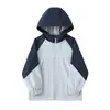 Chaqueta Softshell para Exteriores para Niños Otoño/Invierno 2026 Niños Forro Polar Cálido Resistente al Viento Impermeable Chaqueta con Capucha de Bloques de Color