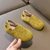 Sandalias Casuales Cerradas para Niñas 2026 Verano Nuevas Suela Suave Niños Talla Mediana y Grande Estilo Birkenstock Moda Exterior Sandalias con Agujeros