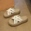 Pantuflas Gruesas de Lunares Estilo Coreano para Mujer, Nuevo Modelo Verano 2026, Adecuadas para Usar con Faldas, Sandalias de Dedo Abierto Deslizantes