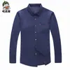 Camisa de manga larga de color liso para hombre 2021 verano nueva casual joven y de mediana edad color liso bolsillo con botón forro venta al por mayor