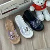 Zuecos Modelo Nuevo 2025 con Suelas Suaves, Zapatos de Punta Cerrada de Moda para Parejas, Estilo Media Pantufla, Adecuados para Enfermeras, Ligeros para Usar en la Playa