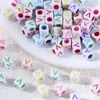 Cuentas de Letras de Colores con Fondo Blanco Acrílico de 6*6mm con Efecto de Goteo de Aceite, Cuentas Sueltas para Pulseras, Collares y Accesorios de Joyería Hechos a Mano DIY