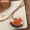 Colgante de Caballo Mecedora de Cuero Vintage Lindo Adorno Colgante para Mochila o Coche Caballo Mecedora Collar Creativo Accesorio Pequeño Versátil