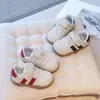 Nuevas Zapatillas Deportivas Bajas para Niños Primavera y Otoño 2026, Zapatos de Entrenamiento Alemanes, Suela Suave Antideslizante Zapatos Blancos, Zapatos para Niños, Zapatos Individuales para Niñas