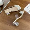Pantuflas transparentes de tacón grueso con adornos de cristal estilo francés para mujer, nuevas sandalias de tacón alto con pedrería para exterior de verano 2026, talla grande