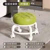 Taburete Pequeño Giratorio con Ruedas para Uso Doméstico, Taburete Bajo con Soporte Lumbar, Respaldo Acolchado Grueso Silencioso y Suave, Silla Pequeña con Ruedas para Movilidad y Estar Sentado Largo