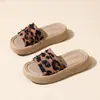 Pantuflas de lunares de celebridad de internet con plataforma gruesa para aumentar altura para mujer, moda de verano, se pueden usar en exteriores, estilo de hada, uso bidireccional, correa única, playa, para combinar con faldas, sandalias