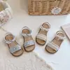 Sandalias para Niñas Zapatos Infantiles 2026 Nuevas Sandalias de Playa de Verano Sandalias de Princesa para Niña Pequeña Sandalias Romanas Estilo Británico