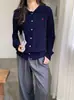 Fábrica de Suéteres Puyuan Source Cárdigan Tejido 100% Lana para Mujer con Cuello Solapa, Logo de Caballo y Patrón Clásico de Trenza