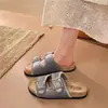 Sandalias para mujer 2026, sin rozaduras en el talón, limpias y ordenadas, nuevo estilo de celebridad de internet, brillantes, llamativas, elegantes, estilo francés de pequeña fragancia, sandalias de meter