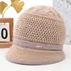 Chapéu de Inverno Feminino 2026 Novo Estilo Proteção Fria Aquecimento Chapéu de Mãe Meia-idade Aba Larga Veludo Adicionado Tricô Espesso Chapéu de Lã