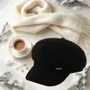 Sombrero de moda coreano para mujer de otoño e invierno, circunferencia de cabeza grande, adelgazante de cara, gorra de pico de pato, boina retro británica de rayas finas