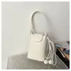 Temporada de Primavera 2026 Estilo Holgado Perezoso Francés Dulce Bolso Cubo Nuevo Bolso Cruzado de Hombro Único para Mujer Solapa Bolso Pequeño