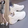 Sapatos plataforma masculinos que aumentam a altura para mulheres, novidade outono 2026, versáteis, com sola grossa, leves, com salto oculto, sapatos femininos 8865