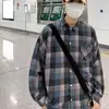 Camisa a cuadros azul retro americana para hombre, camisa elegante de manga larga para otoño, holgada y versátil, adecuada para parejas como chaqueta