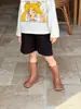 Coleção Outono 2026 Estilo Coreano Roupas Infantis: Camisa Xadrez Bordada com Gola Boneca para Meninas, Jaqueta, Cardigã, Shorts de Veludo