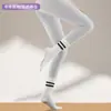 Meias de Yoga, comprimento médio da panturrilha, femininas, design de cinco dedos, cor sólida com listras, modernas, respiráveis, antiderrapantes, adequadas para Pilates, esportes e fitness, disponíveis para dropshipping