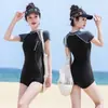 Traje de baño atlético de una pieza para mujer, de verano, adecuado para natación, deportes y competiciones, con un diseño modesto que cubre el pecho y crea un efecto adelgazante, nuevo estilo 2026