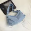 Bolsa de ombro casual de cor sólida de grande capacidade, simples e elegante, novo modelo da primavera de 2026, bolsa transversal de alta aparência para viagens