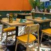 Juego de Mesa y Sillas para Restaurante de Fusión del Sudeste Asiático, Puesto de Comida Tailandesa Tienda de Fideos Snack Bar Restaurante de Barbacoa Tejido de Ratán Madera Maciza Mesa y Sillas de Comedor