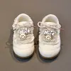 Tênis para meninas, nova coleção outono 2026, sapatos casuais infantis com cadarço, cabedal de couro para meninas, leve, tênis estilo Forrest Gump