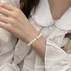 Pulsera elástica Chen Mo de estilo suave, sencilla, retro, con cuentas doradas y perlas, ideal para todo tipo de ocasiones, con diseño exclusivo para mujer.