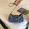 Bolso pequeño de nicho moderno y a la moda para mujer, nuevo bolso cruzado casual versátil para el hombro o debajo del brazo 2026, bolso de mano pequeño para salir