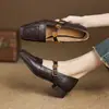 Zapatos Planos Gruesos para Mujer con Textura de Mano Tacón Medio Estilo Retro Camelia Puntera Cuadrada Zapatos Mary Jane 32-43 Zapatos de Exportación de Amazon