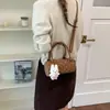 Nova bolsa de mão da moda Yuezhi para o início do outono de 2026, bolsa transversal feminina versátil, pequena bolsa tote para sair, bolsa tipo travesseiro