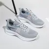Tênis de Corrida da Moda com Solado Grosso para Primavera Feminina, Tênis Esportivo Respirável Confortável com Solado Macio em Fly-Knit para Mulheres
