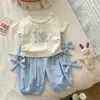 Conjunto de Menina Timo Estilo Coreano Desenho Animado Laço para Bebês e Crianças Pequenas, Nova Moda de Verão Conjunto de Duas Peças com Manga Curta e Calça Jogger