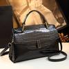 Bolso Europeo y Americano de Lujo Ligero de Alta Gama de Cuero Genuino de Alto Brillo con Patrón de Cocodrilo para Mujer 2024 Nuevo Bolso Cruzado Bolso de Concha Moderno