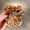 Nueva versión coreana del anillo para el cabello de perlas, sencillo, moderno, de tela, anillo para el cabello de intestino grueso, cuerda para el cabello con bola de cola de caballo, fabricantes, venta al por mayor