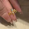 Anillo de Corona Estilo Palacio Francés Azul Océano para Mujer, Lujo Exquisito Accesible y Anillo de Diseño de Encaje de Alta Gama con Borla Colgante