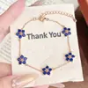 Pulseira de Diamante Azul Flor Trevo de Quatro Folhas Versátil de Luxo Leve Mais Vendida Transfronteiriça para Mulheres, Joia de Mão Exquisita Estilo Garota da Moda Ins