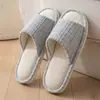 Chinelos silenciosos de linho estilo japonês para mulheres, adequados para todas as estações, para interior, antiderrapantes, respiráveis, para uso doméstico, resistentes a odores, chinelos de chão para casais, versão de verão masculina