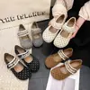 Zapatos Mary Jane de lunares estilo francés para mujer, nueva colección otoño 2026, con diseño de encaje calado, adornos de perlas y cierre de velcro, adecuados para usar como zapatos exteriores