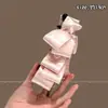 Pinza de plátano en forma de corazón Melard marrón, un accesorio para el cabello sofisticado y minimalista con un lazo y diseño floral