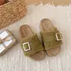 Chinelos peludos com forro de fleece, sola grossa e design de fivela, novo estilo outono, sapatos casuais slip-on para mulheres, chinelos de algodão estilo Birkenstock com uma tira