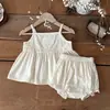 Estilo INS Verão Bebê Renda Adesivo Sem Mangas Camiseta Regata + Conjunto de Shorts para Bebês Meninas, Conjunto de Duas Peças Floral com Bolinhas Recortado