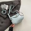 2025 Nuevo Color Sólido PU Moda Personalizada Diario Viajero Bolso Pequeño Simple Bolso de Mujer Bolso de Hombro Bolso Cruzado Hebilla Metálica