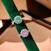 Anillo de Zirconia Corte Fuegos Artificiales Verde Menta Ultra Brillante de 2 Quilates Estilo Lujo Ligero Microincrustado con Diamantes Anillo de Bodas de Diamante Púrpura Loto para Mujer